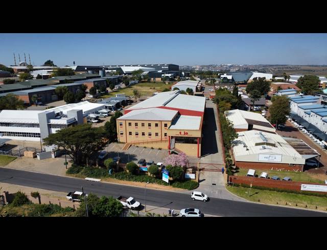 4,708M² WAREHOUSE FOR SALE IN HALFWAY HOUSE